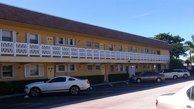 1st image of 5120 SW 40th Ave APT 28A