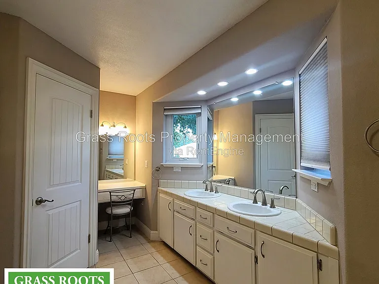 12061 Lake Wildwood Dr — Photo 8