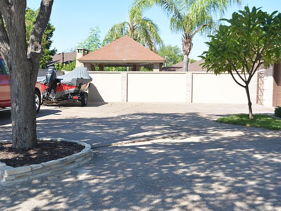 4th image of 8315 Country Club Dr