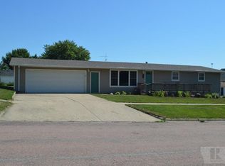 201 8th St, Alton, IA 51003