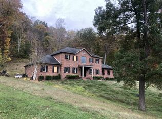 210 Lakeview Dr, Winfield, WV 25213