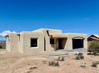 22 La Guardia Rd, Ranchos De Taos, NM 87557