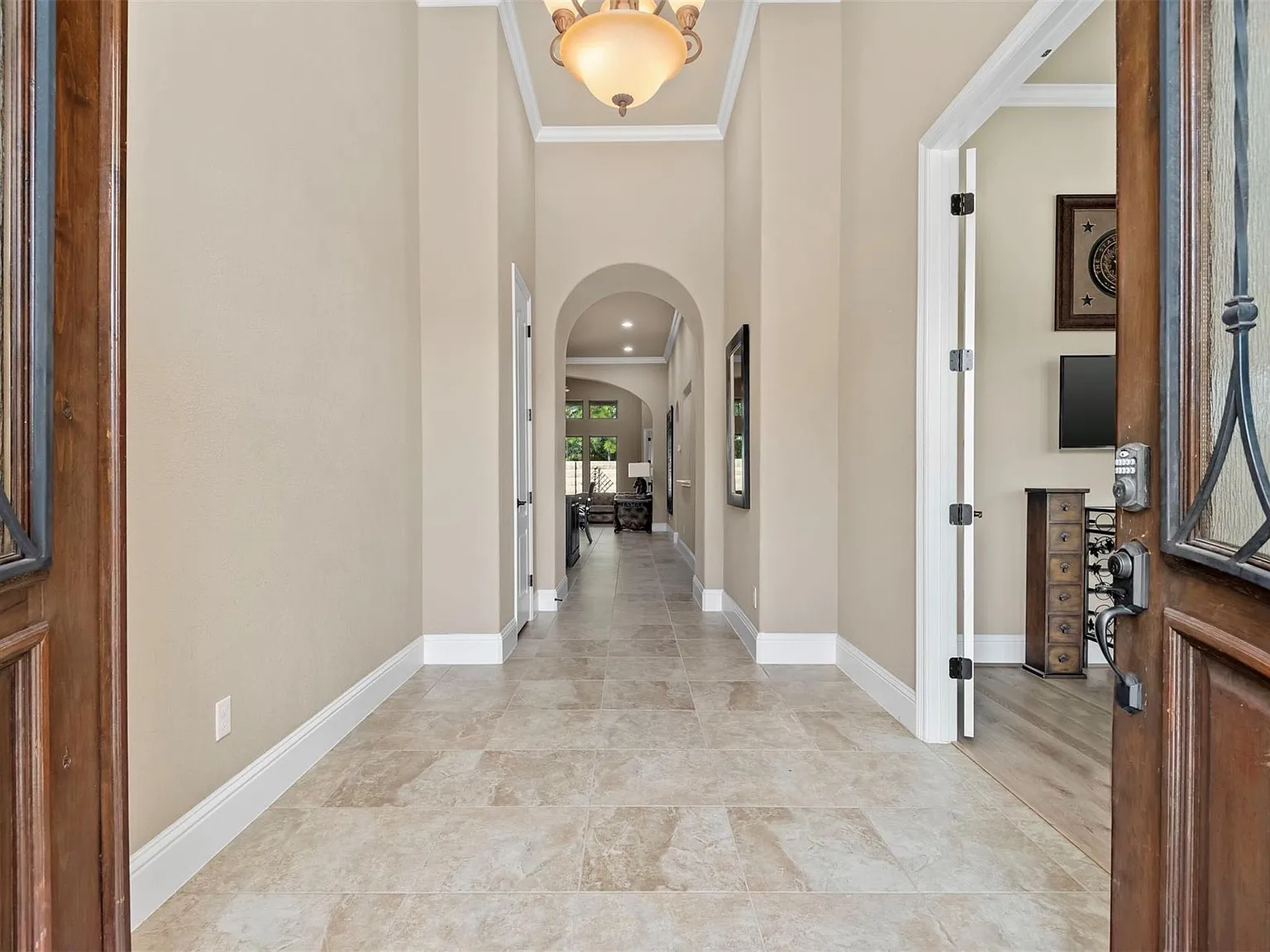 5 bed, 3.5 bath, 3287 sqft, $4,200 — Photo 3