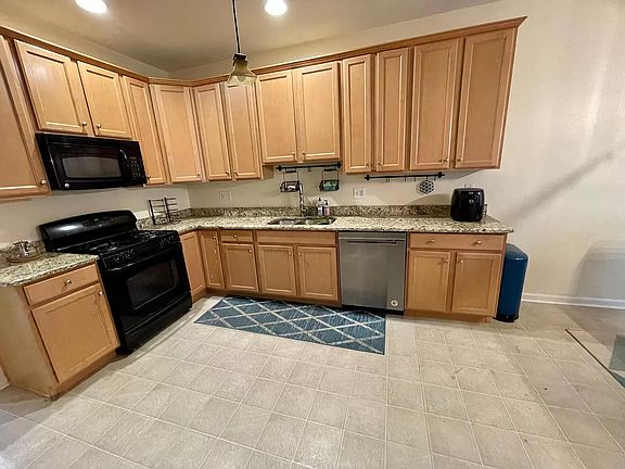 5th image of 115 Pumpkin Patch Ln