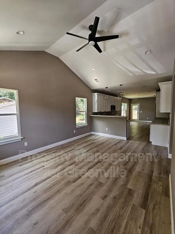 3 bed, 2.0 bath, 1350 sqft, $1,895 — Photo 4