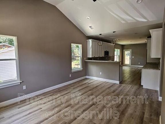 4th image of 305 Appian Dr