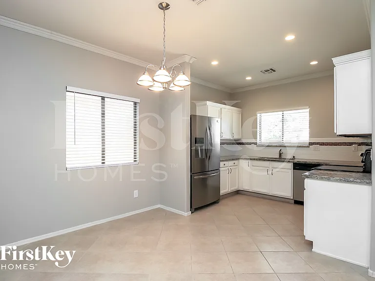 991 E Desert Moon Trl — Photo 5