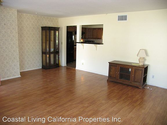 5th image of 4432 Wooster St