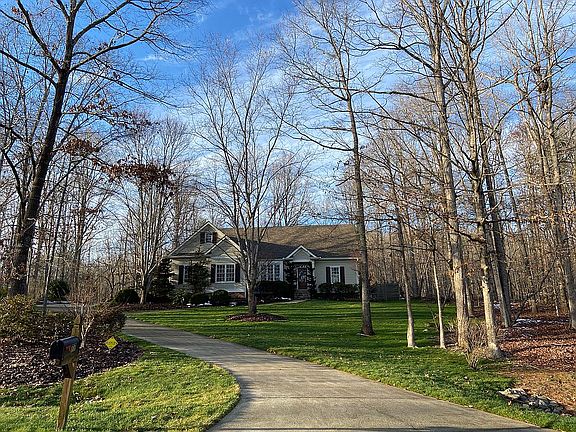 2nd image of 77 Lake Laurel Dr