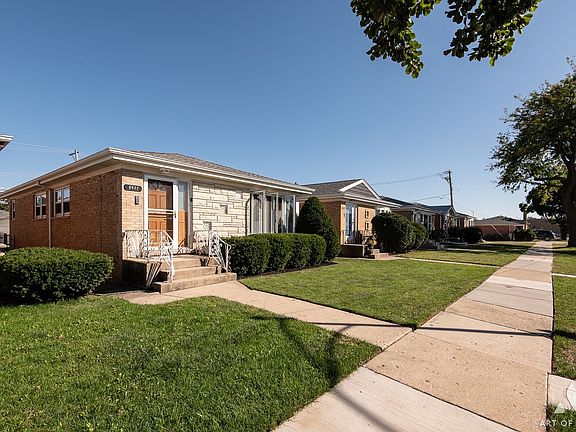 2nd image of 5627 N Oketo Ave
