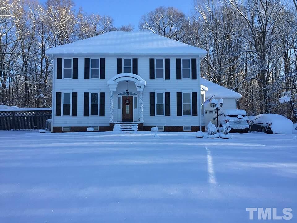 1st image of 1019 Knob Hill Dr