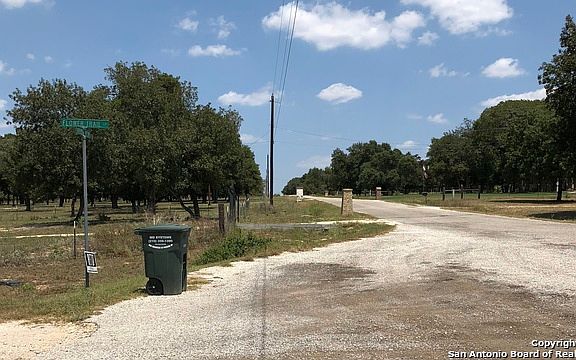 3rd image of 581 Flower Trail Loop