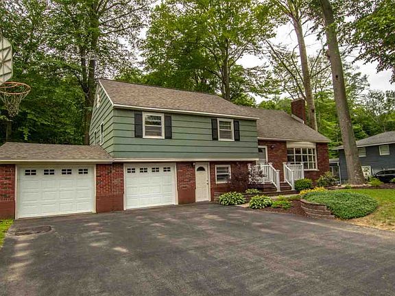 2nd image of 11 Beechwood Dr