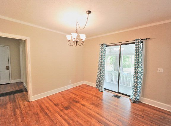 4th image of 336 W Pine Grove Ave