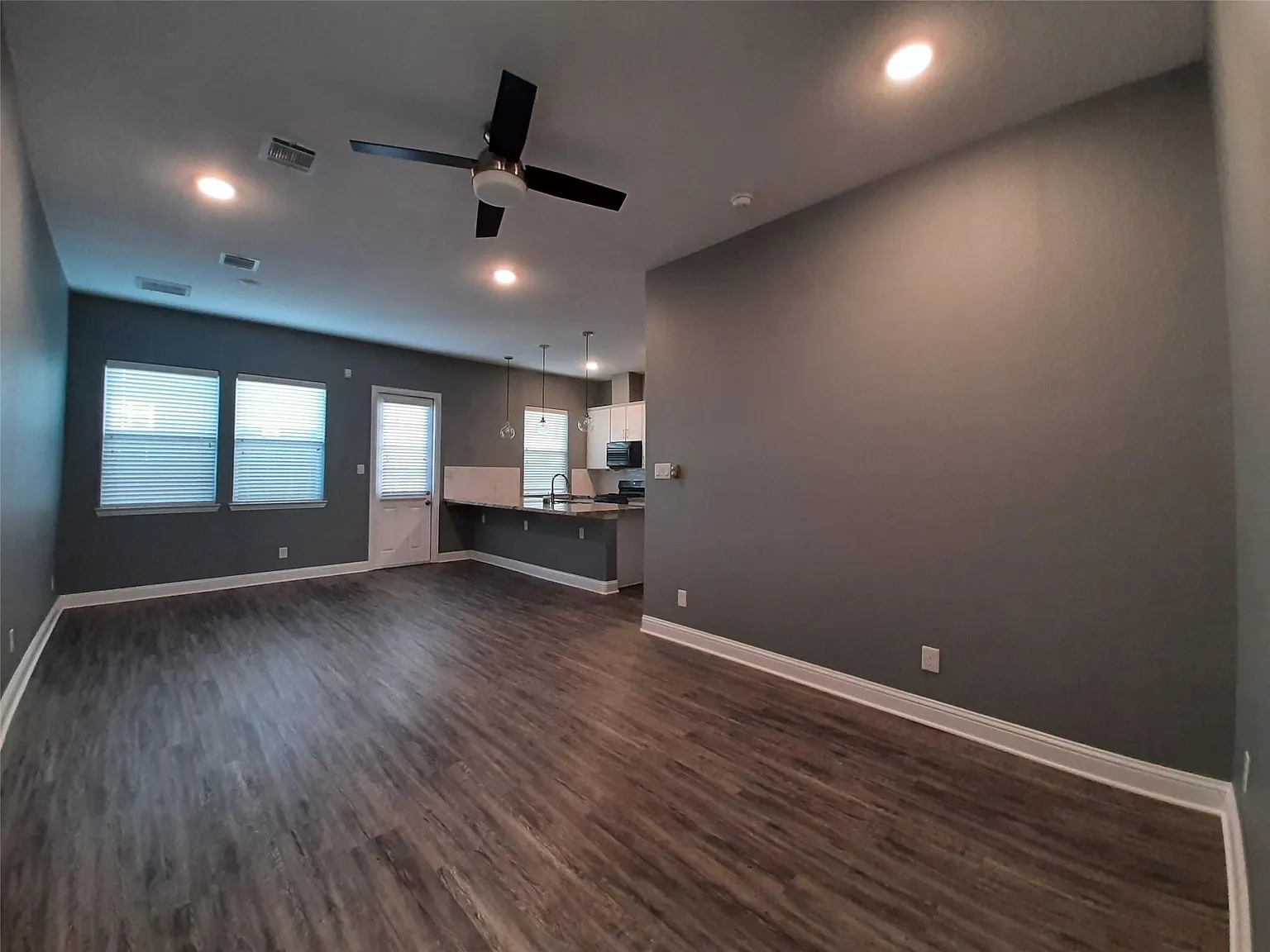 3 bed, 2.5 bath, 1739 sqft, $2,300 — Photo 3