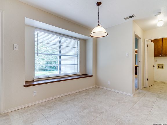 4th image of 15222 CHALET DR