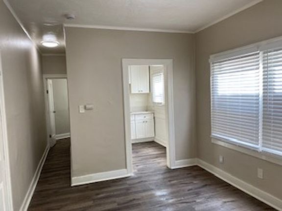 4th image of 832 W Florence Ave #2A