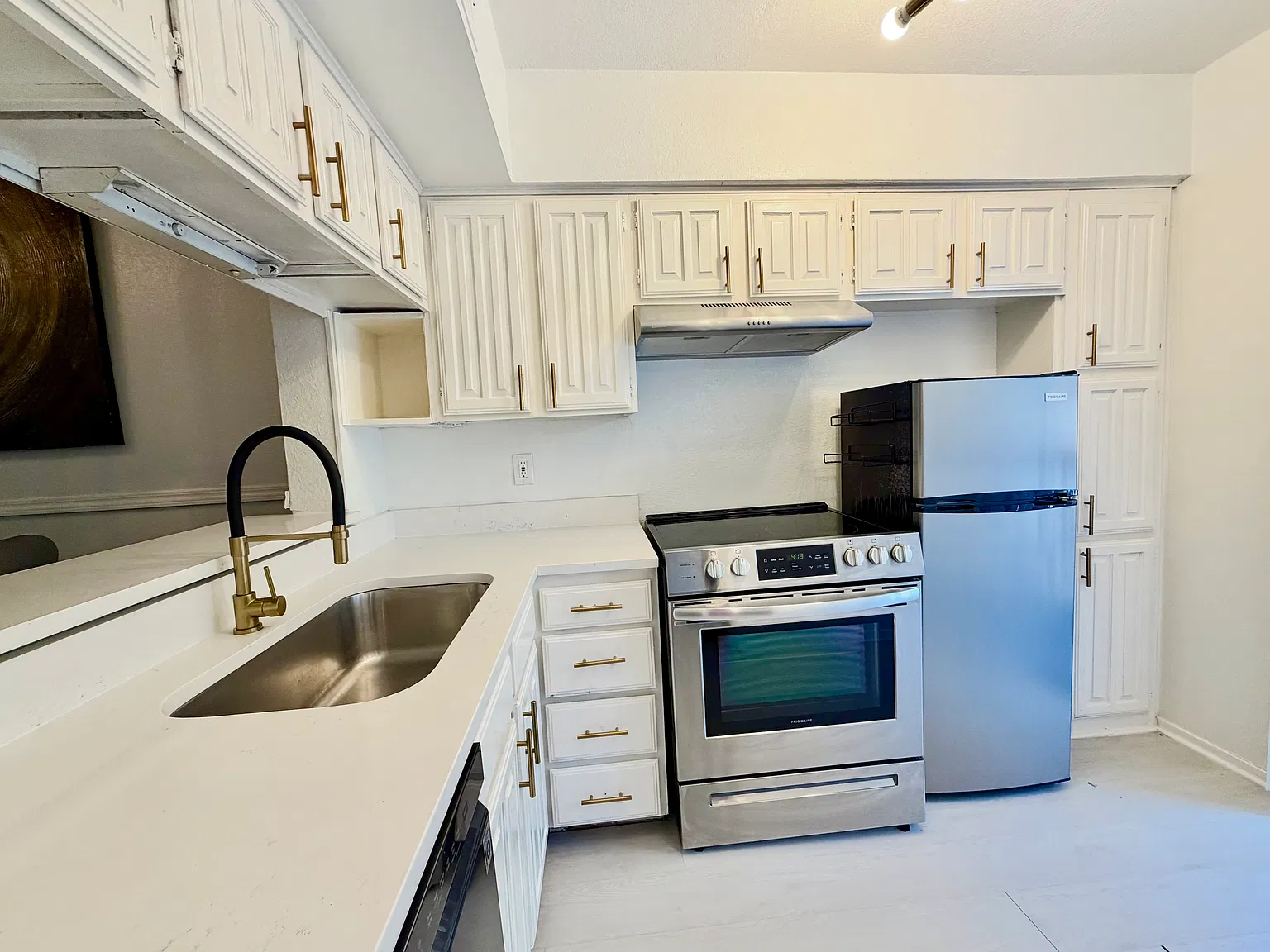 1 bed, 1.5 bath, 860 sqft, $1,500 — Photo 2