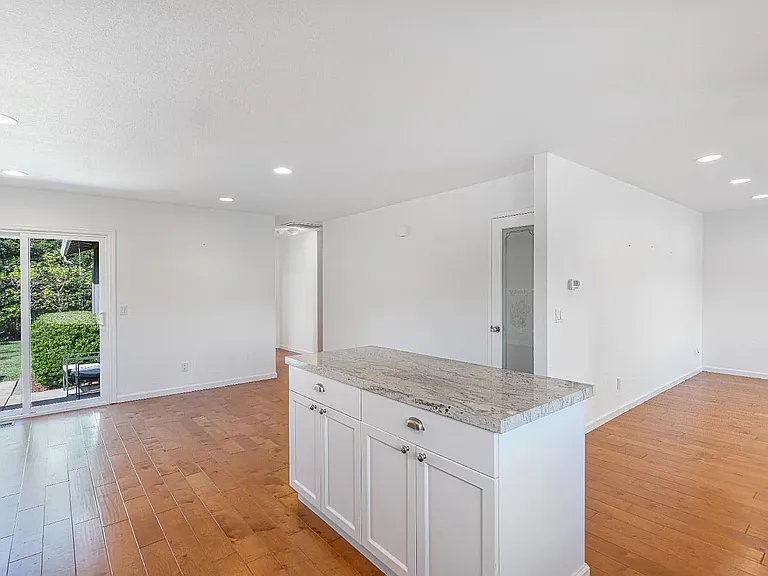 1323 Prentice Dr — Photo 4