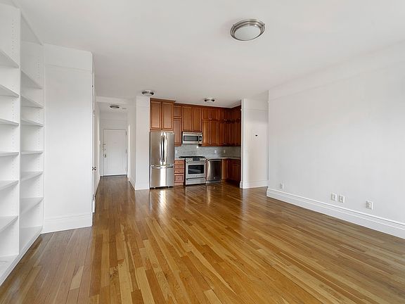 3rd image of 310 W 97th St APT 71