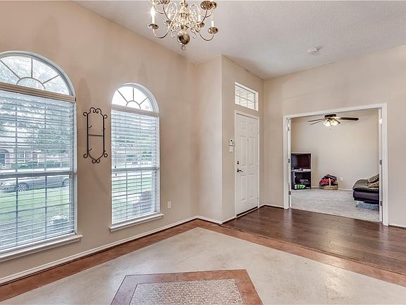 5th image of 2911 Pinecrest Ct