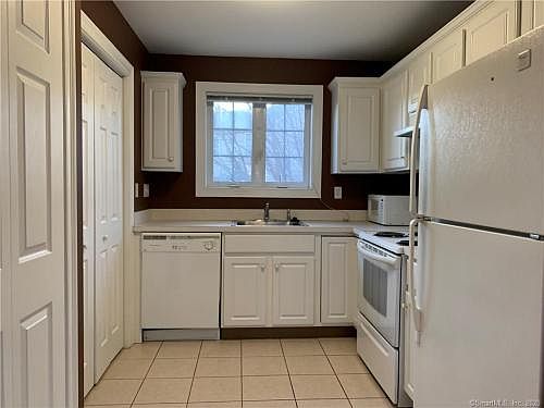 3rd image of 157 Leeder Hill Dr APT 402