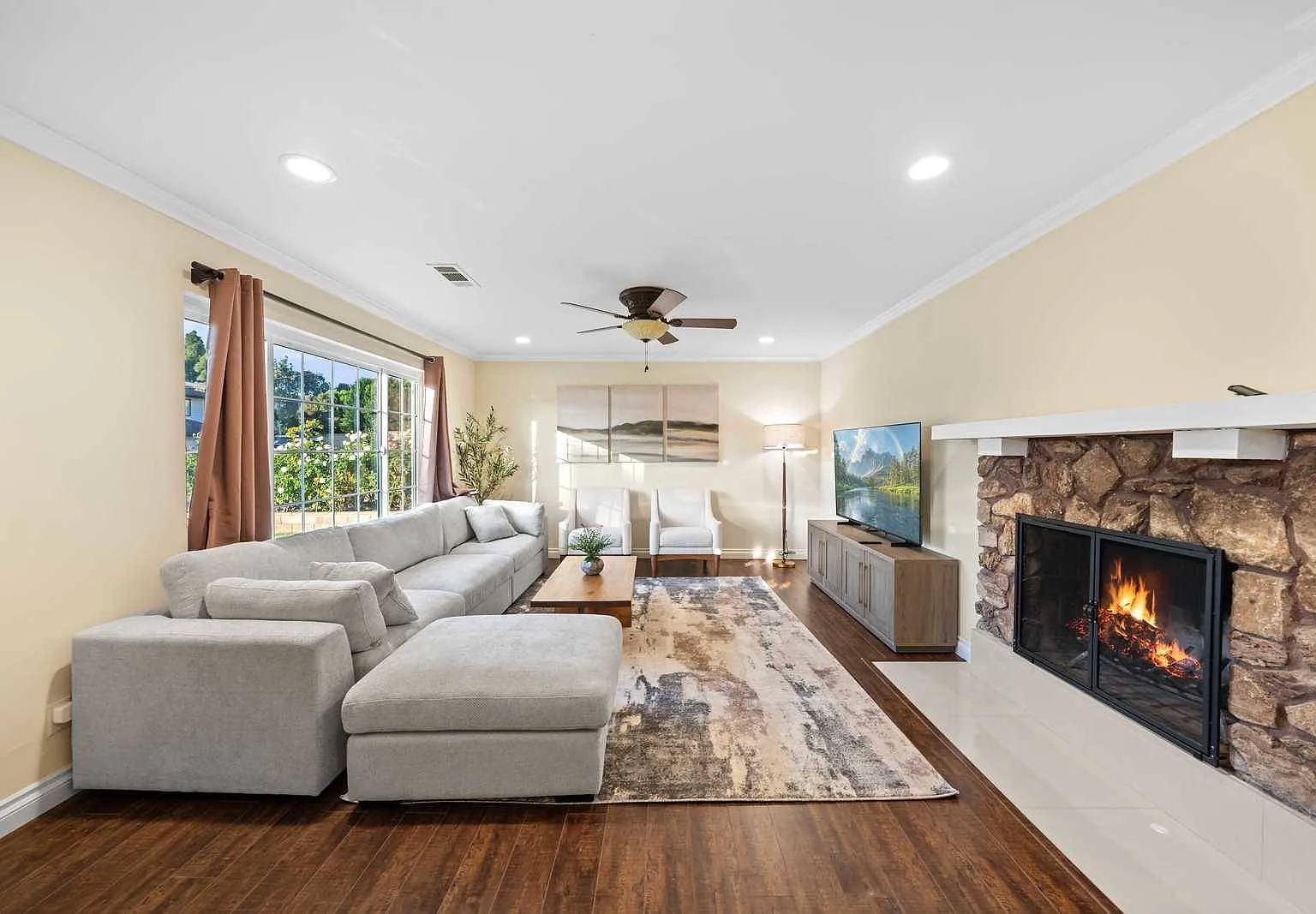 4 bed, 2097 sqft, $7,000 — Photo 1
