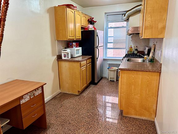 4th image of 43-36 Robinson Street #3L