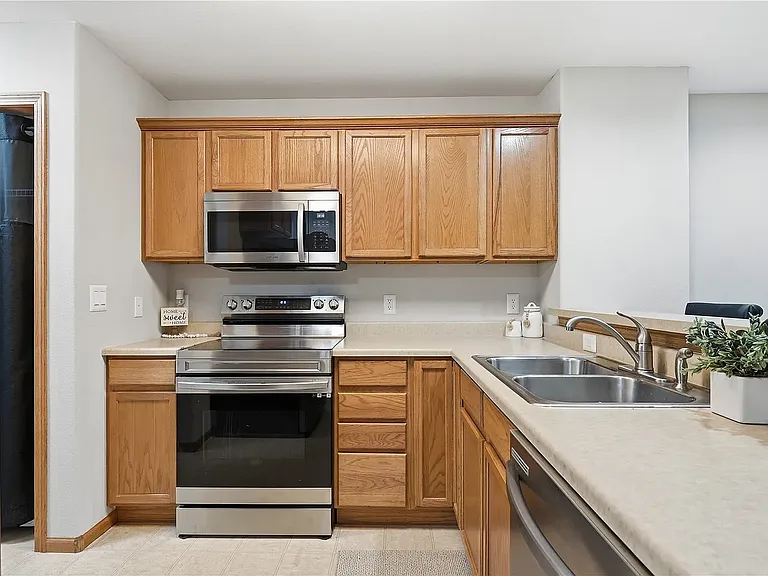 660 Magnolia Ln #2 — Photo 10