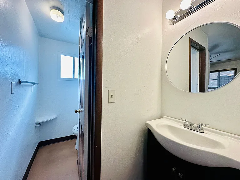 4th428 — Photo 5