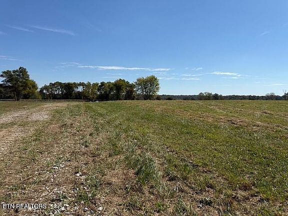 2nd image of 405 Smith Rd