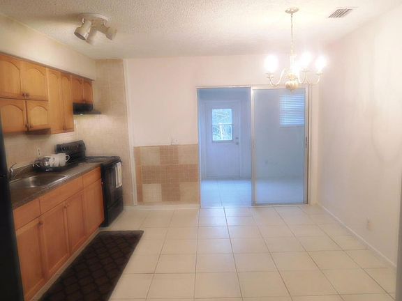 3rd image of 9202 SE Parkway Dr