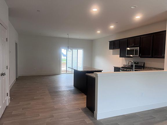 3rd image of 121 Larkin Dr #121