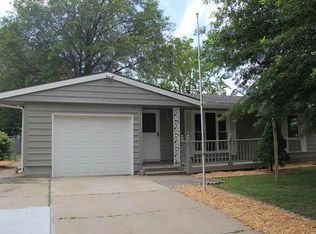 3133 SW Meadow Ln, Topeka, KS 66614