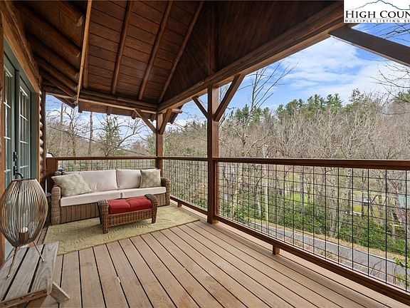 3rd image of 1520 Bamboo Road