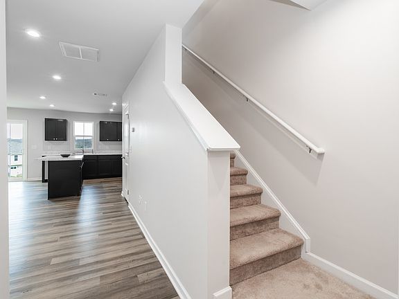 4th image of 404 Deer Meadow Ln