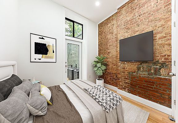 4th image of 310 Greene Ave #1