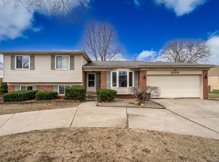 2155 Hillcrescent Dr, Troy, MI 48085