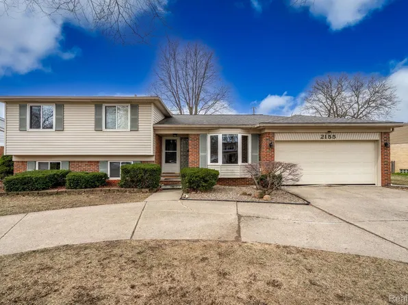 2155 Hillcrescent Dr, Troy, MI 48085