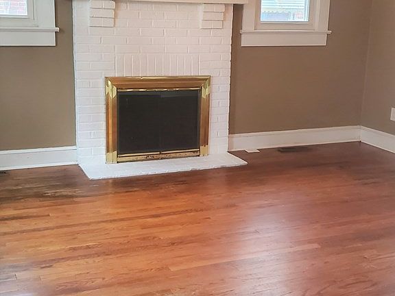 2nd image of 910 Carolina St