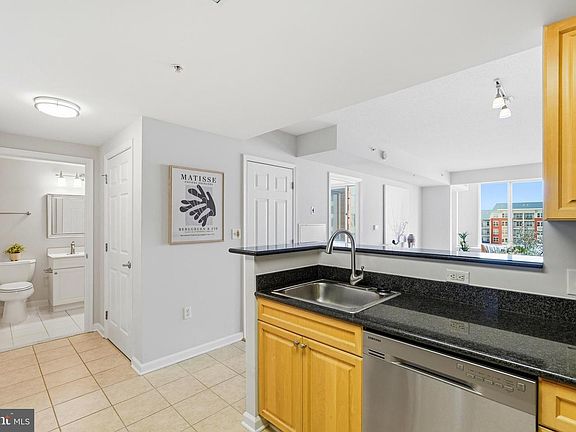 3rd image of 2726 Gallows Rd APT 806