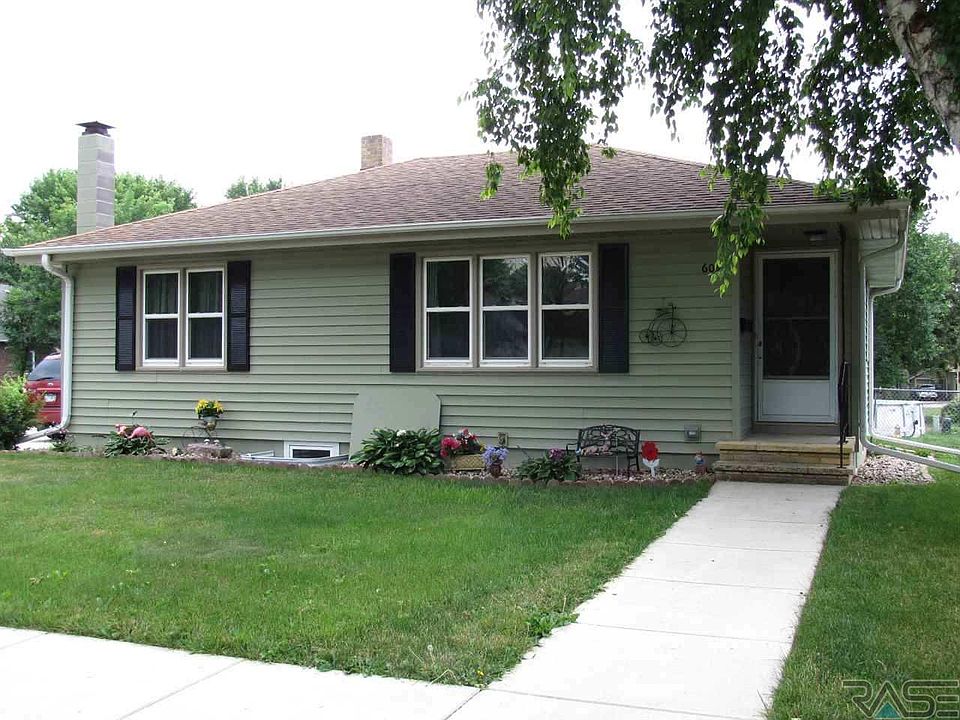 1st image of 609 W Lawn Park Ave