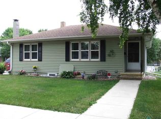 609 W Lawn Park Ave, Luverne, MN 56156