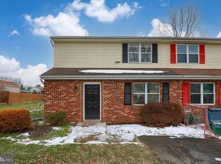 15 Lakeview Pl, Lititz, PA 17543