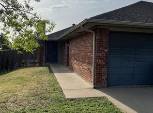 740 Stribling Cir, Azle, TX 76020