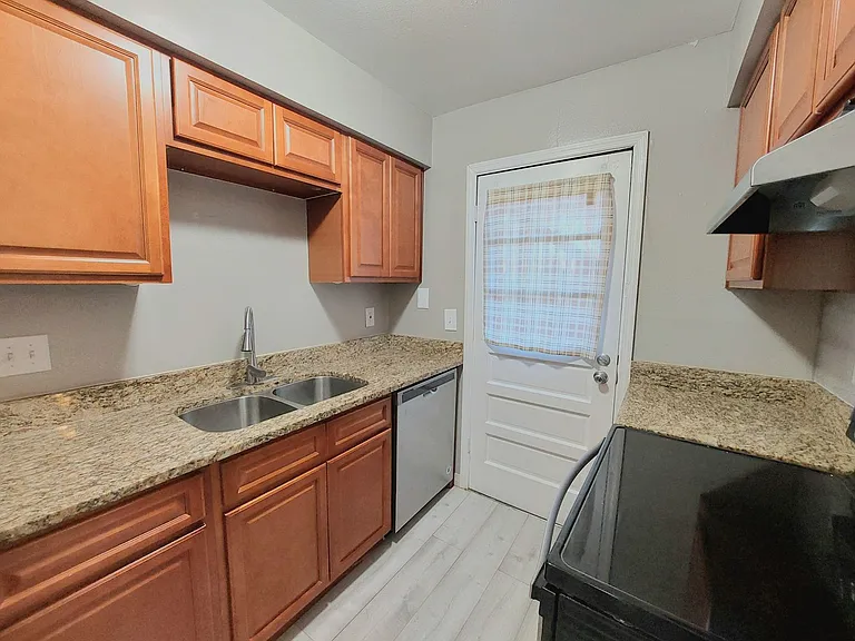 1920 E Edgewood Dr E #N7 — Photo 13