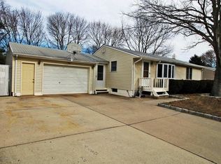 13 Baker Dr, Helmetta, NJ 08828