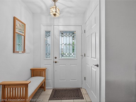 4th image of 10 Crestview Ct S