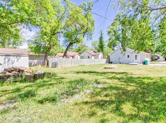 3rd image of 126 2nd Ave W