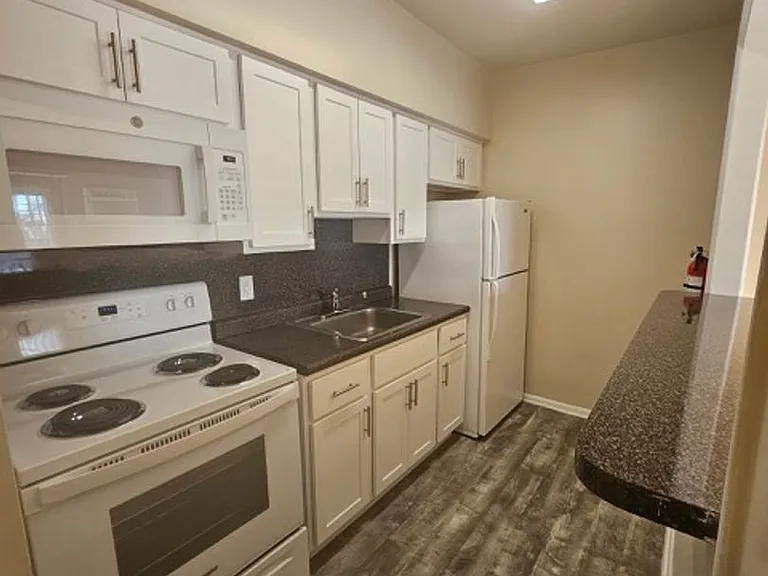 Providence Manor Apartments — Photo 10